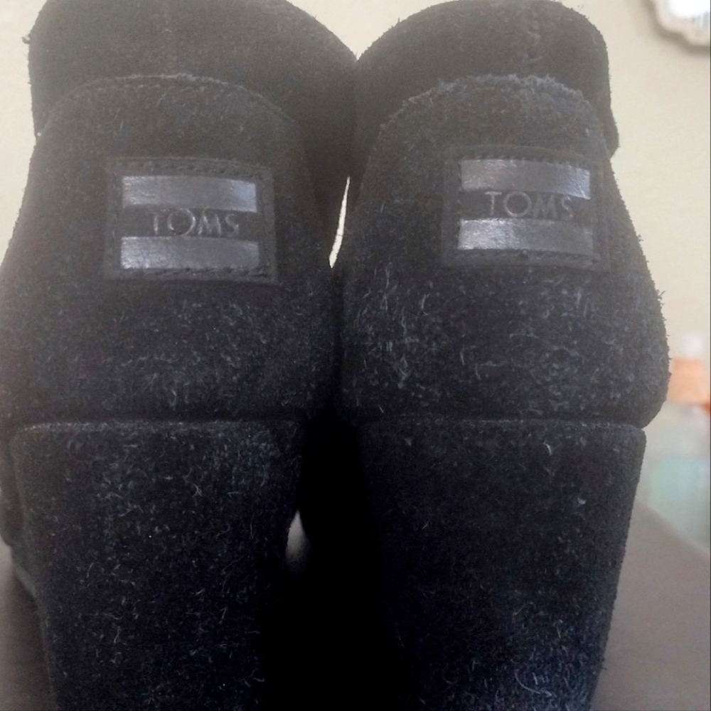 Tom's wedge boots